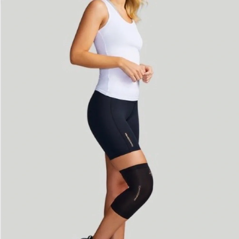 Tommie Copper Set of 2 Infrared Compression Knee Sleeves in Black Medium